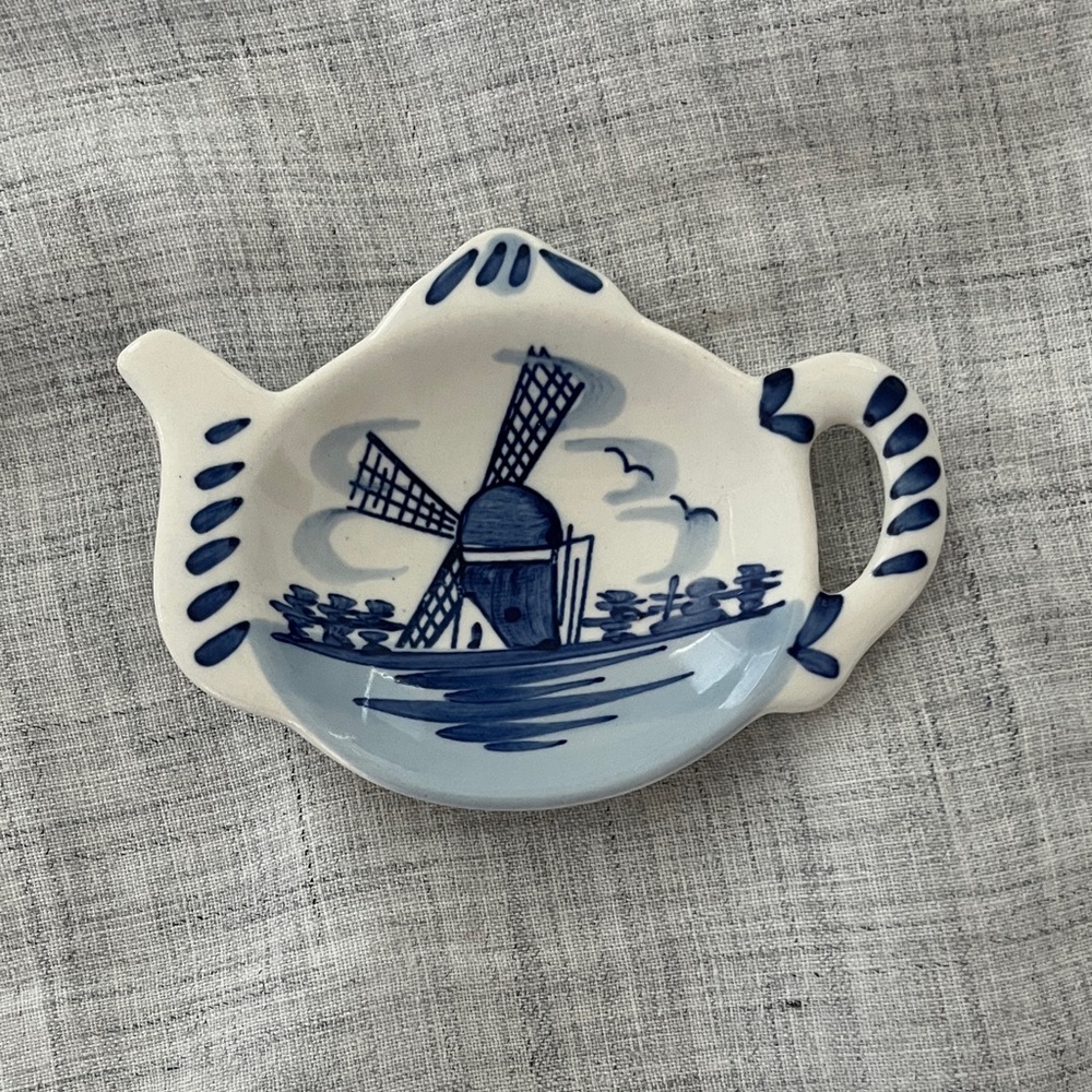 Vintage Delft Blue hand painted tea bag holder
